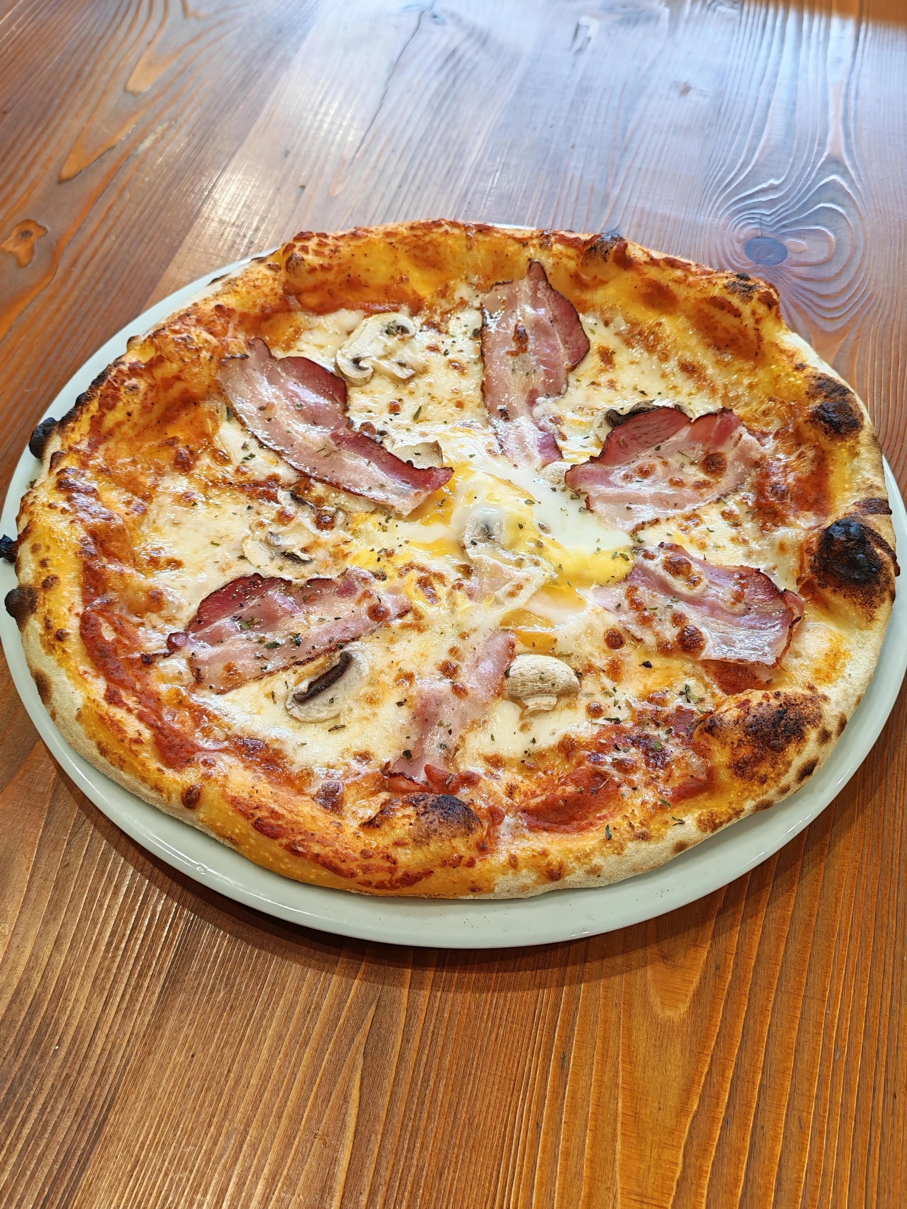 Slaninová pizza